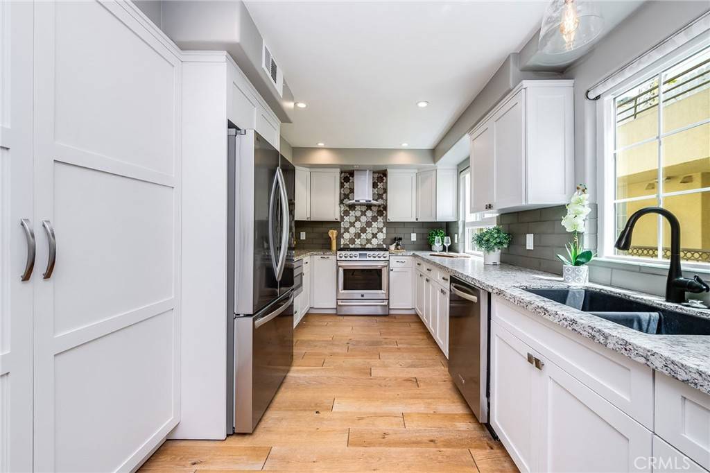 Toluca Lake, CA 91602,10824 Bloomfield ST #306