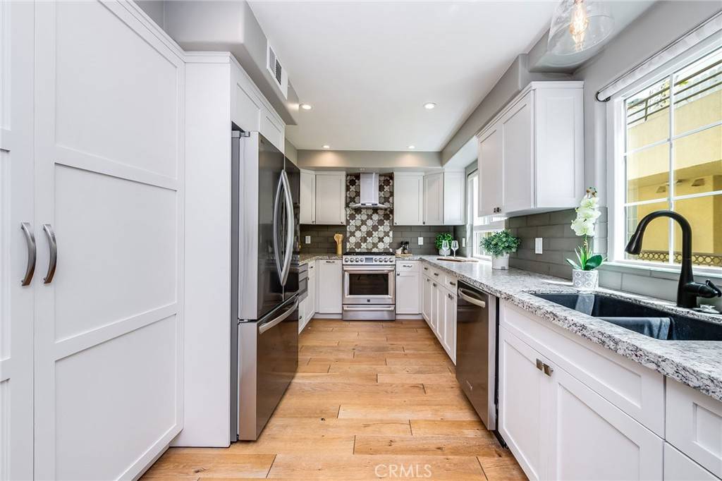 Toluca Lake, CA 91602,10824 Bloomfield ST #306