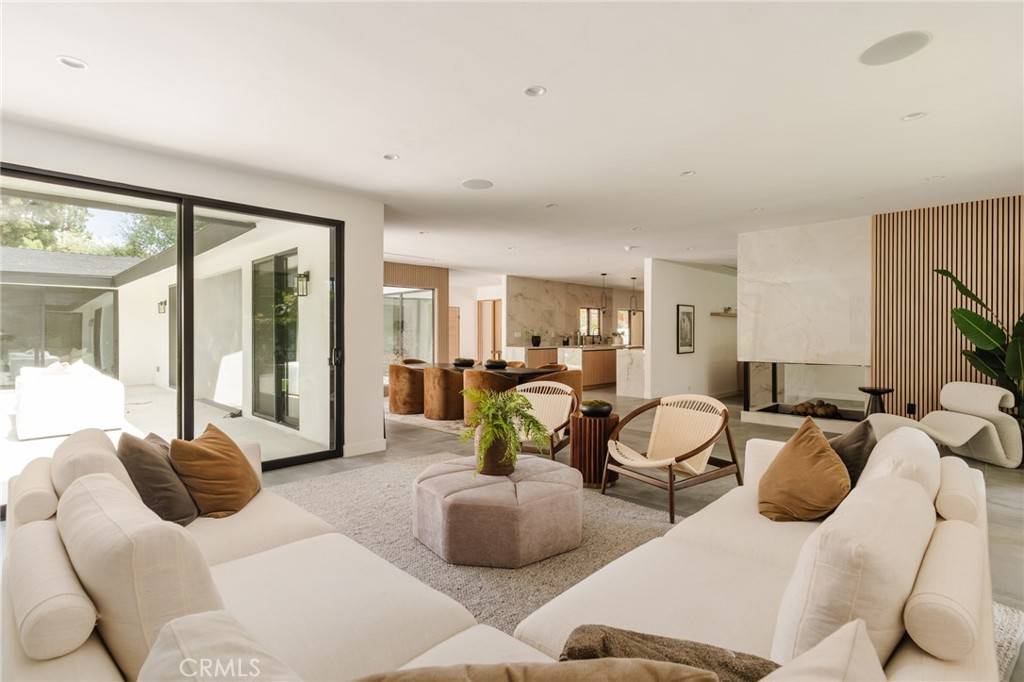 Encino, CA 91316,18155 Lake Encino DR