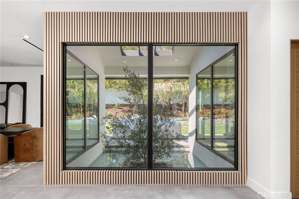 Encino, CA 91316,18155 Lake Encino DR