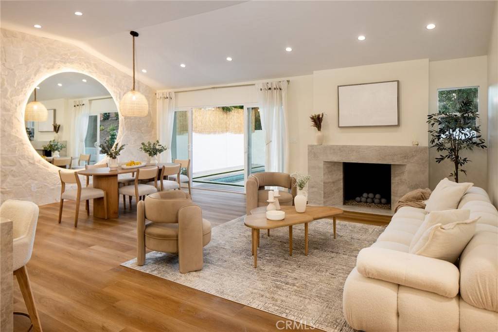 Woodland Hills, CA 91367,20424 Tiara ST