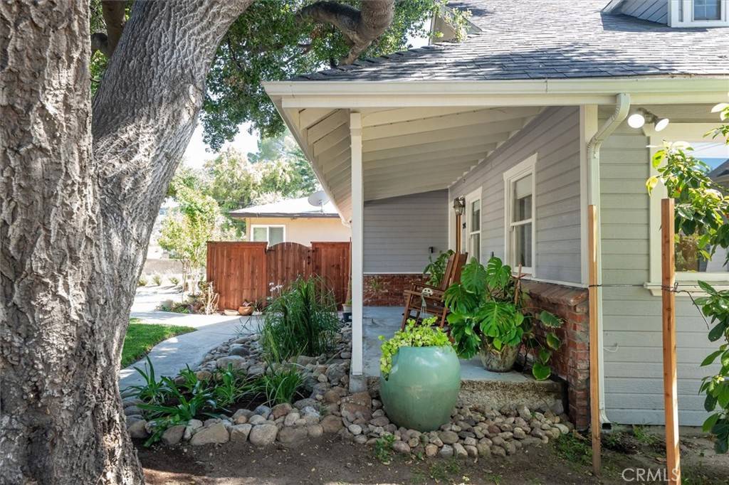 Newhall, CA 91321,24421 Valley Street