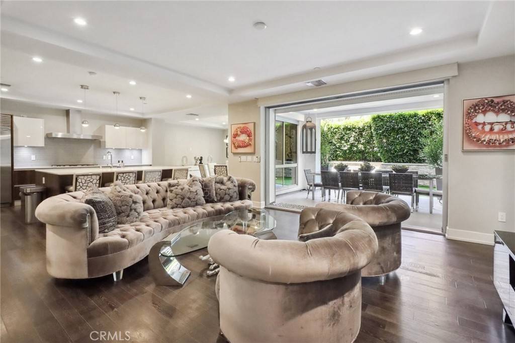 Beverly Hills, CA 90210,460 N Palm DR #102