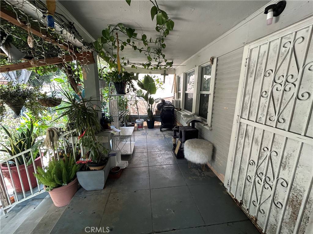 Los Angeles, CA 90011,1212 E 54th ST