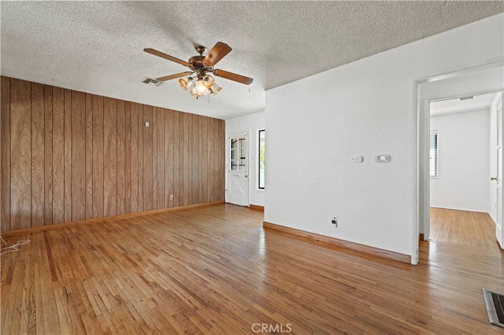 Reseda, CA 91335,7737 Nestle Avenue