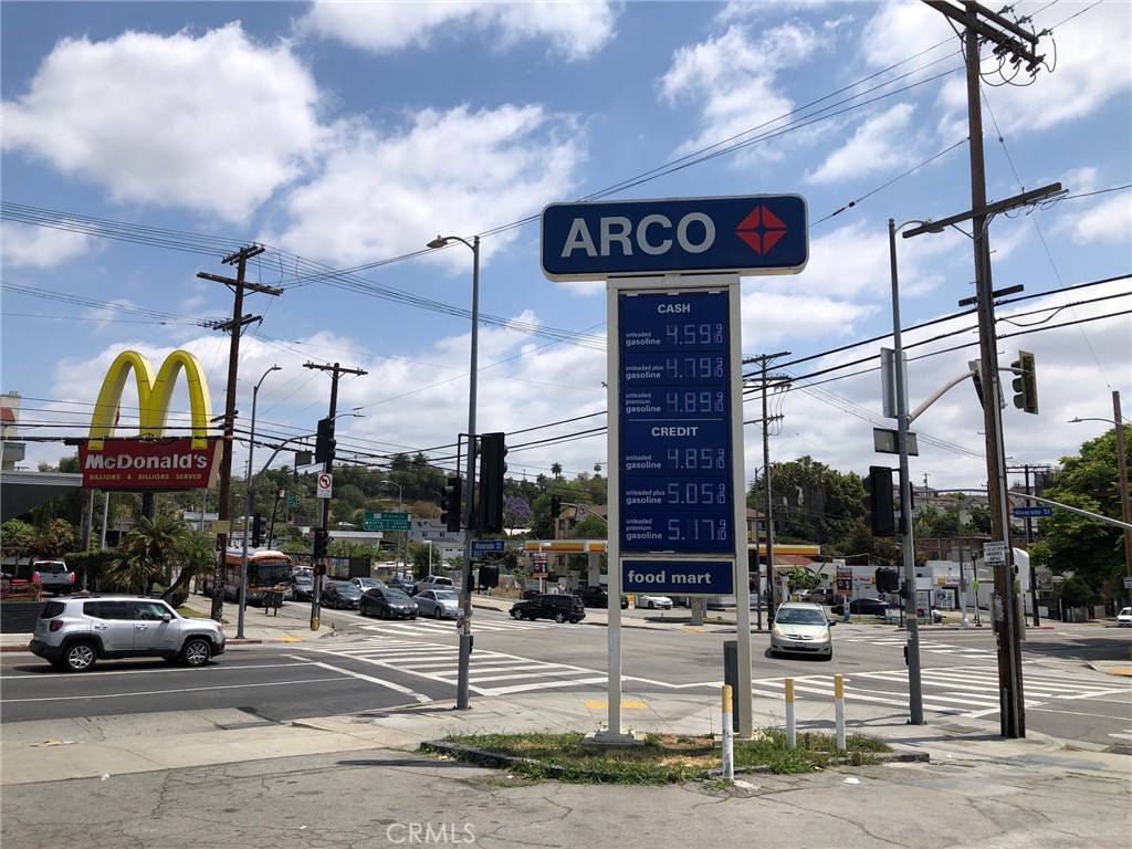 Los Angeles, CA 90026,2106 West Temple St