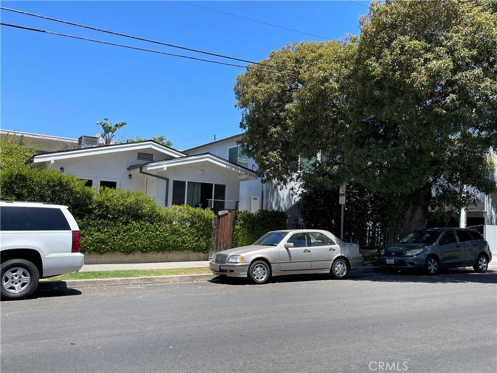 Los Angeles, CA 90025,11565 Iowa AVE