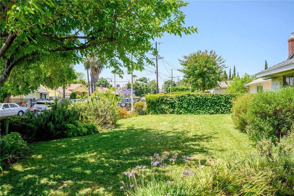 Valley Glen, CA 91405,13617 Bassett ST