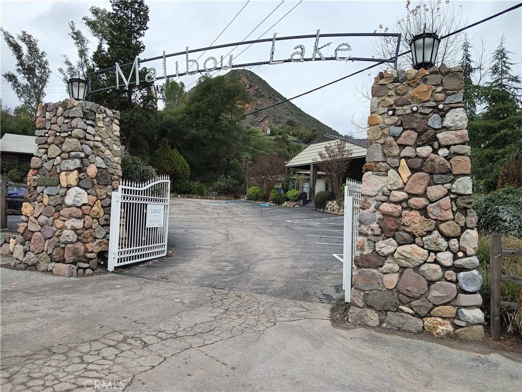 Agoura Hills, CA 91301,2370 Laguna Circle DR