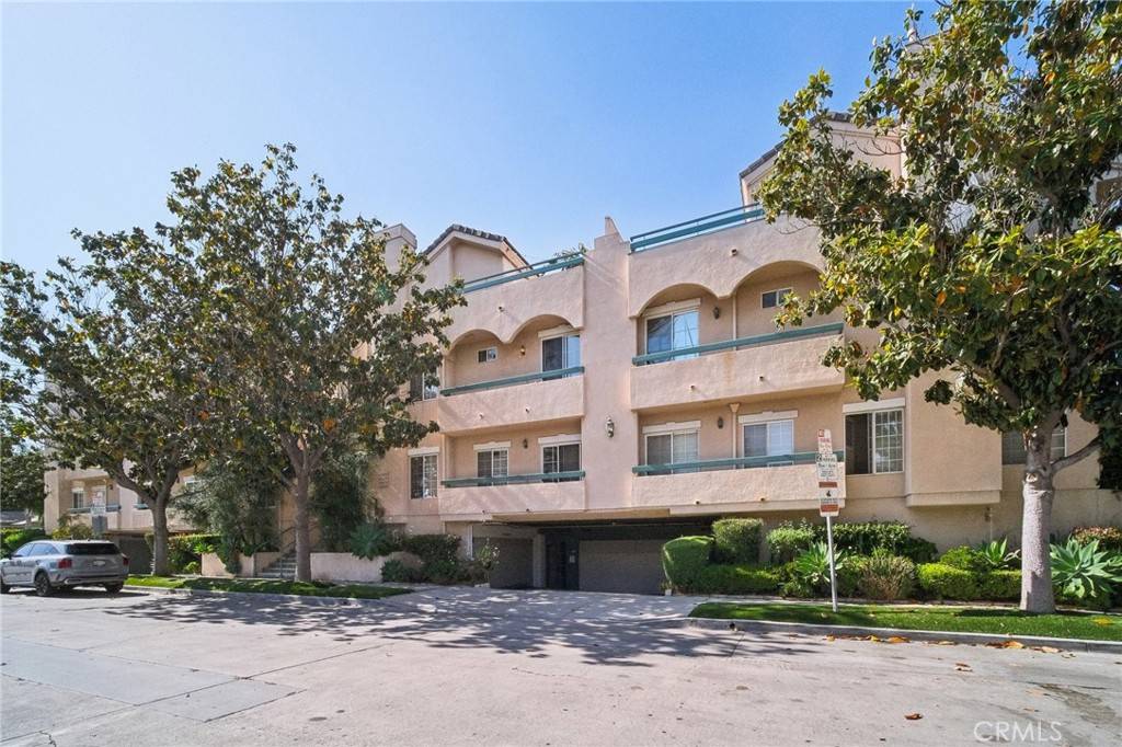 Toluca Lake, CA 91602,10659 Bloomfield ST