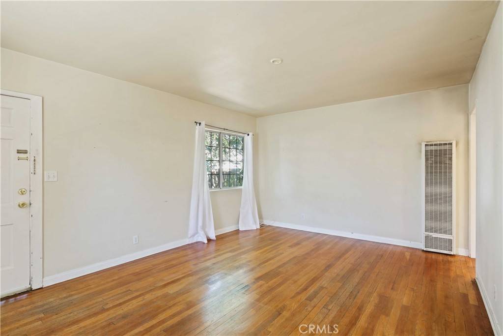 Van Nuys, CA 91411,5940 Cedros AVE