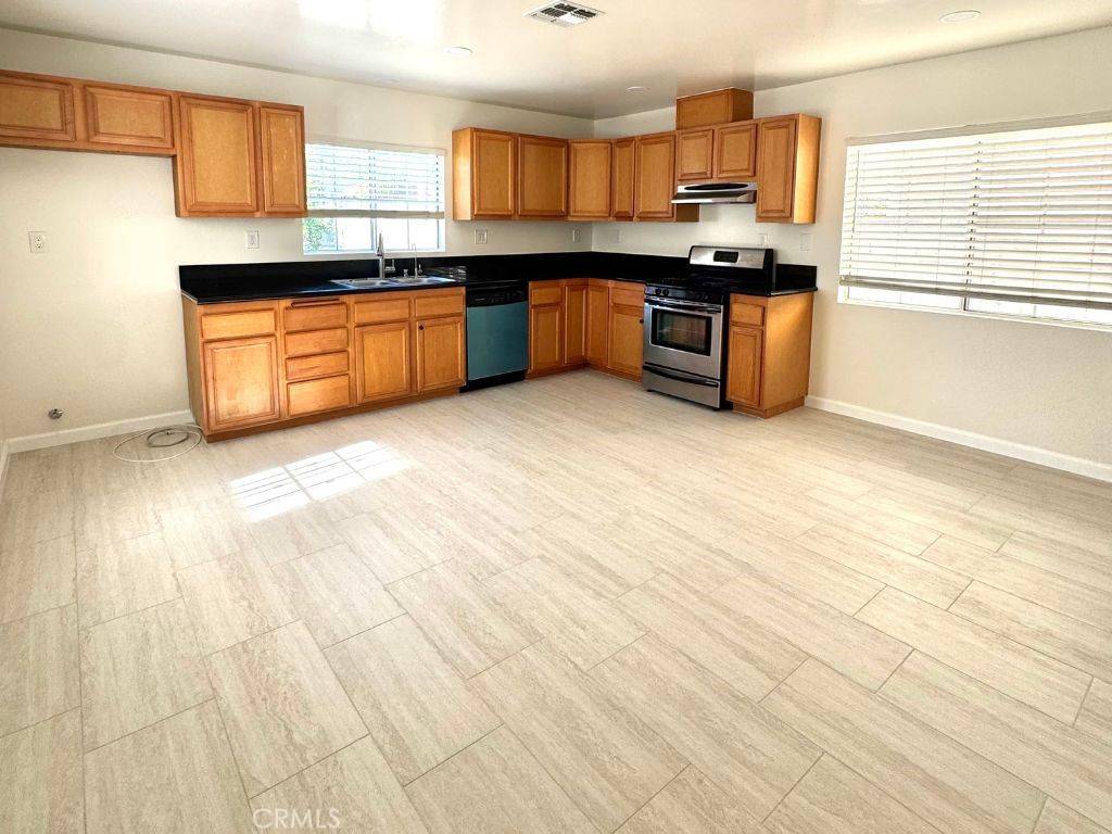 Van Nuys, CA 91401,13003 Calvert ST