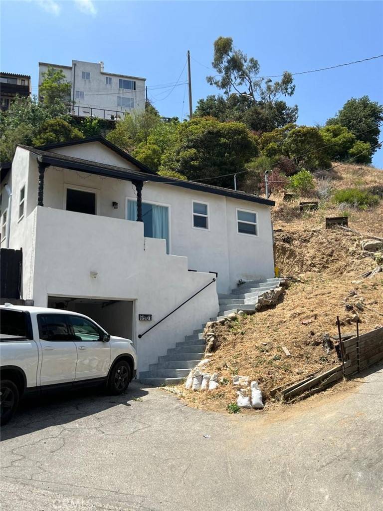 Los Angeles, CA 90068,6901 Cahuenga Park TRL