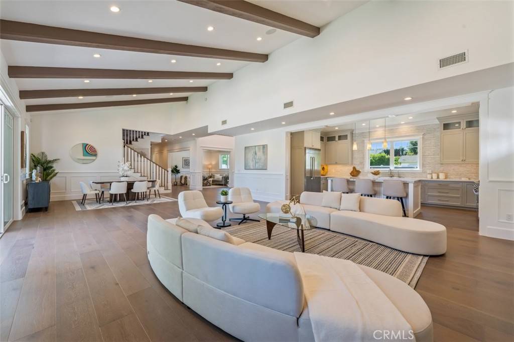 Woodland Hills, CA 91364,20701 Dumont ST