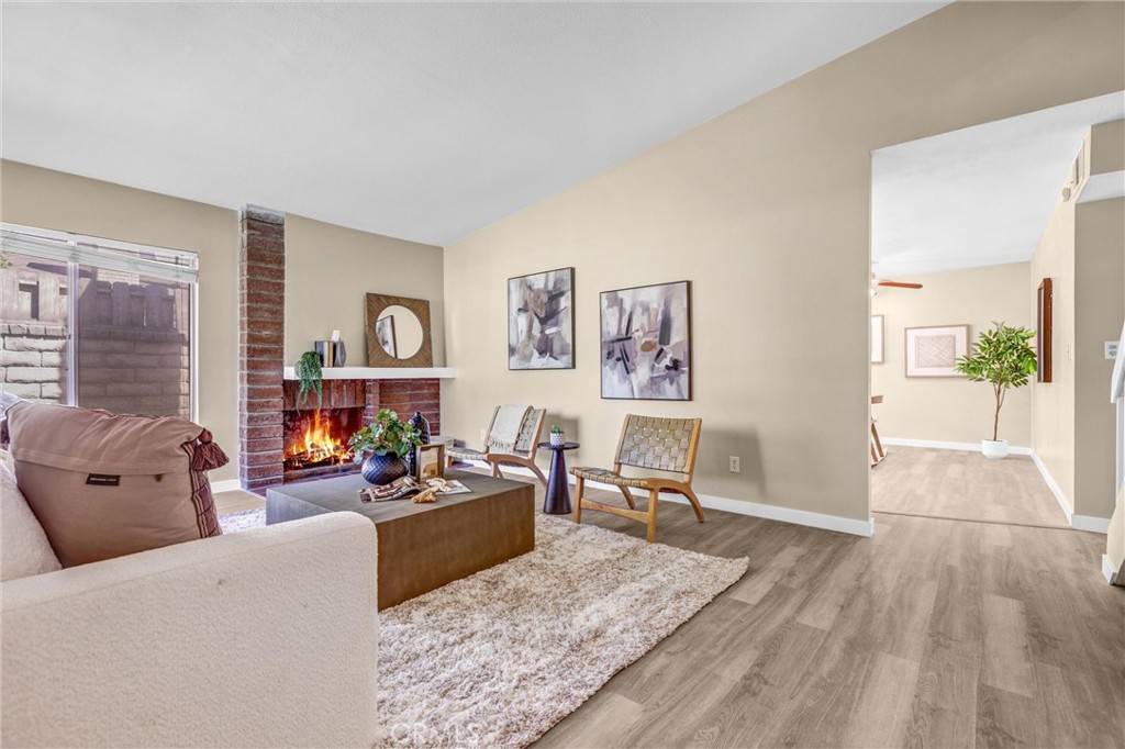 Valencia, CA 91355,25402 Via Jardin