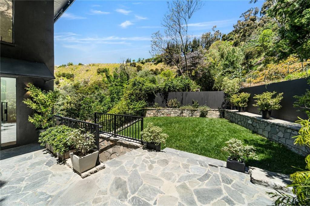 Los Angeles, CA 90069,1782 Viewmont DR