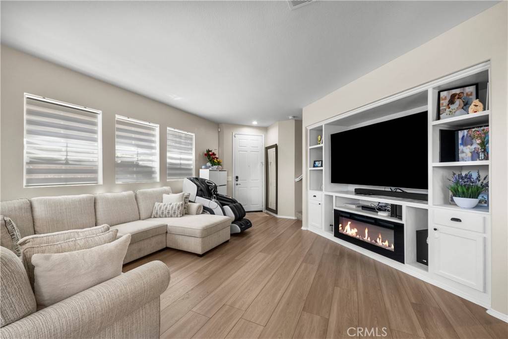 Valencia, CA 91354,29248 Dakota DR