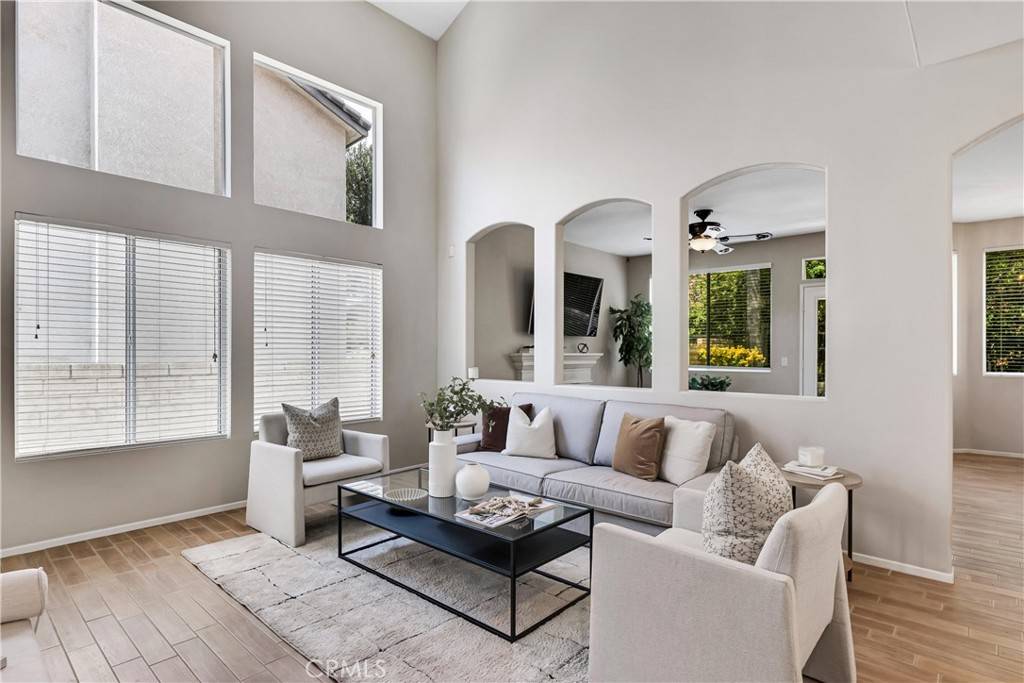 Saugus, CA 91390,28761 Woodside DR