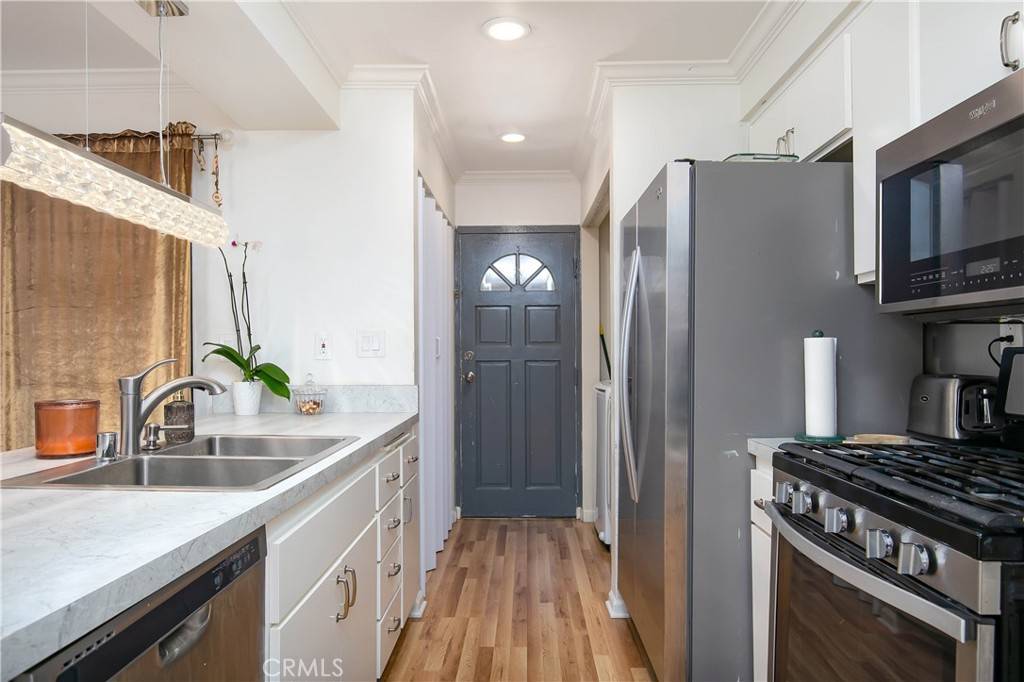 Agoura Hills, CA 91301,28729 Conejo View DR