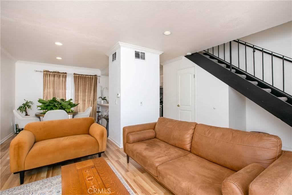 Agoura Hills, CA 91301,28729 Conejo View DR