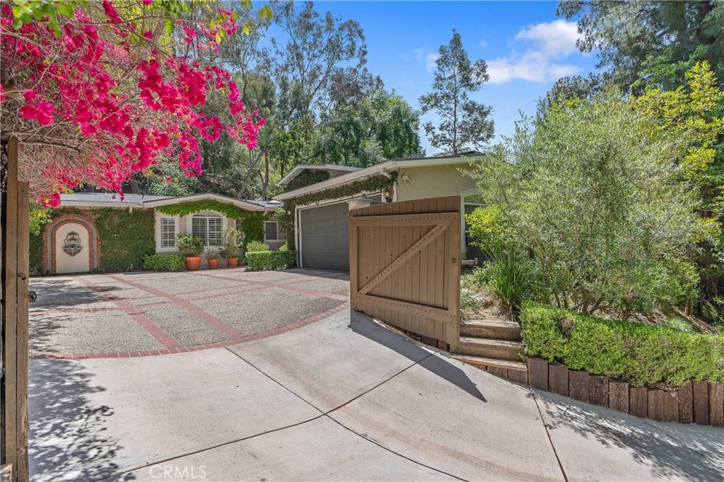 Encino, CA 91436,3818 Hayvenhurst AVE