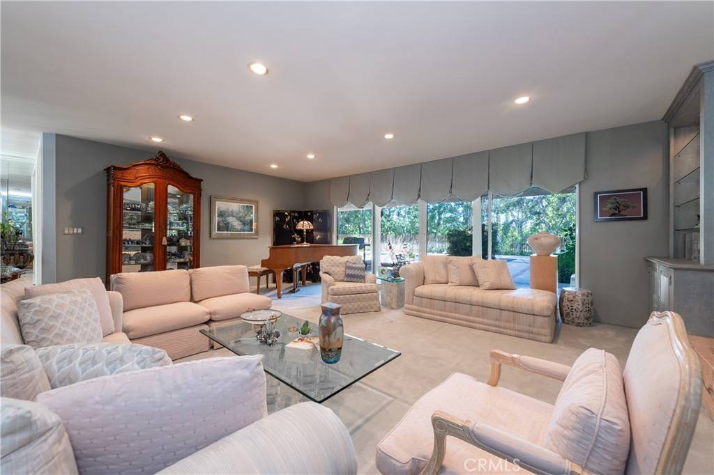 Encino, CA 91436,16303 Meadowridge RD