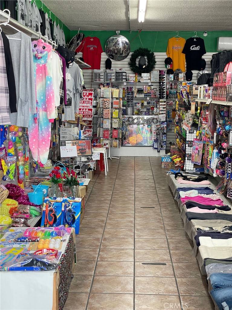 Pacoima, CA 91331,13663 VAN nUYS BLVD