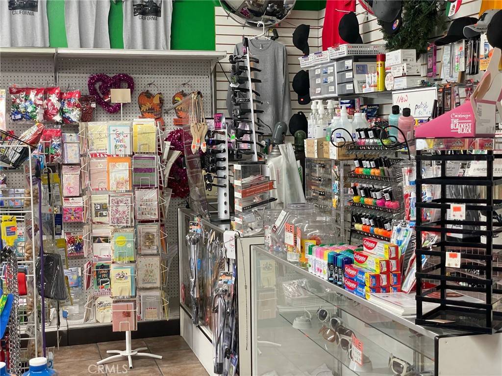 Pacoima, CA 91331,13663 VAN nUYS BLVD