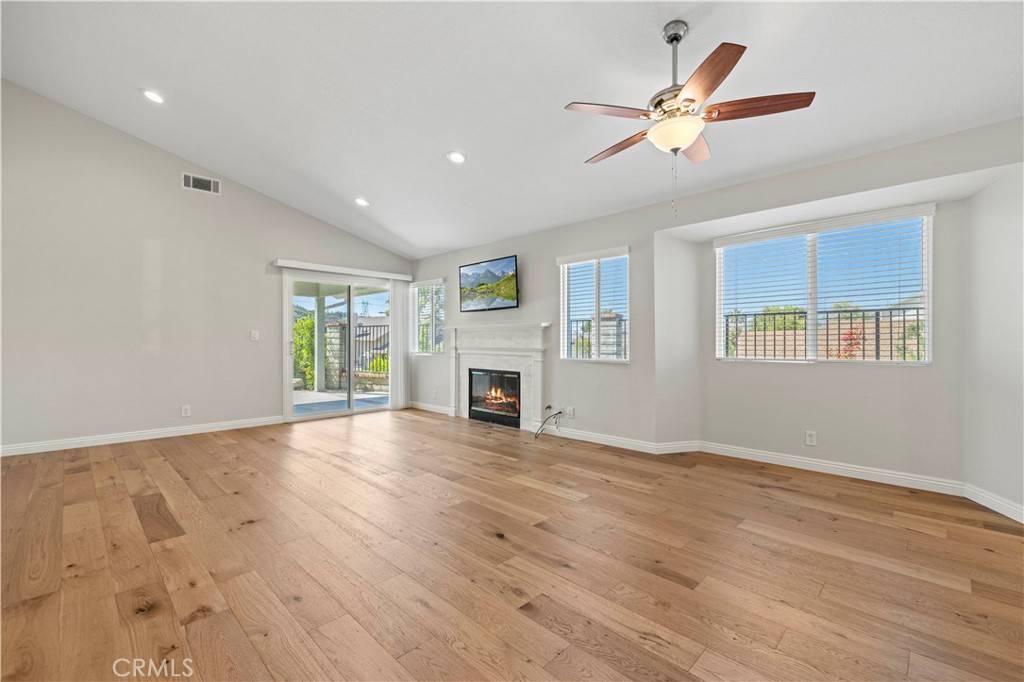 Saugus, CA 91390,28702 Magnolia WAY