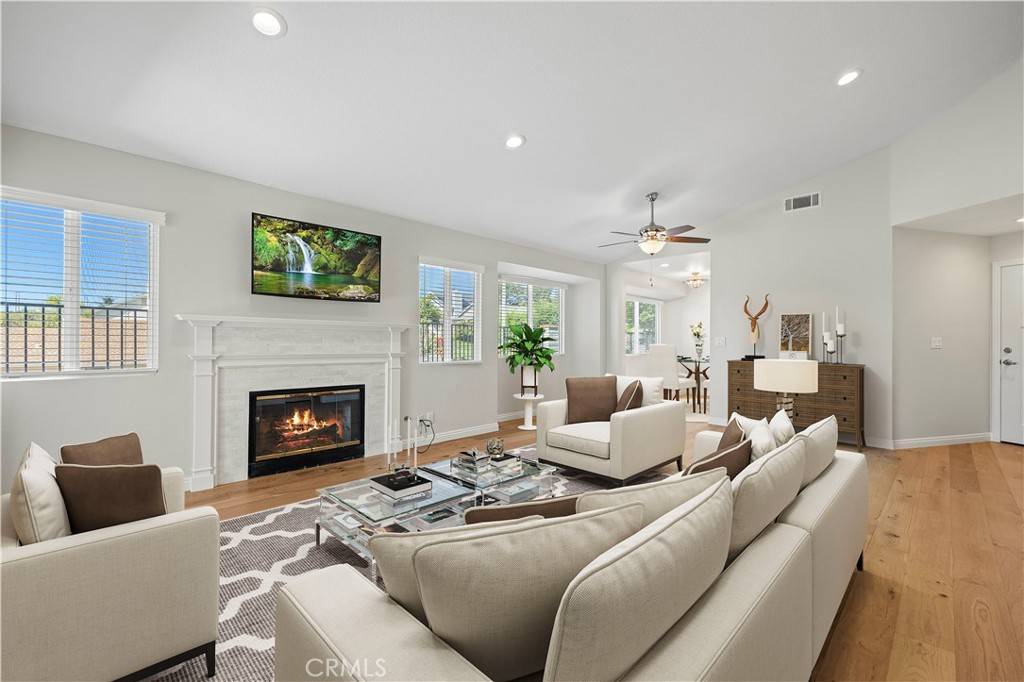 Saugus, CA 91390,28702 Magnolia WAY