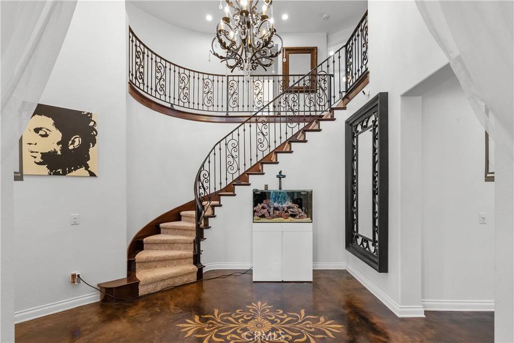 Saugus, CA 91390,29259 Black Pine WAY
