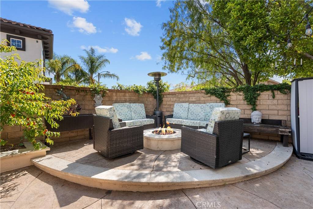 Saugus, CA 91390,29259 Black Pine WAY
