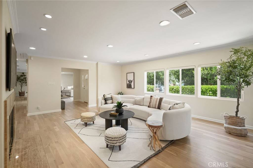 Encino, CA 91436,15508 La Maida ST