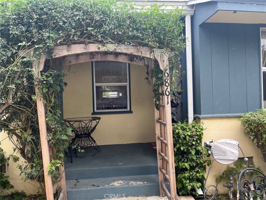Reseda, CA 91335,6861 N White Oak AVE