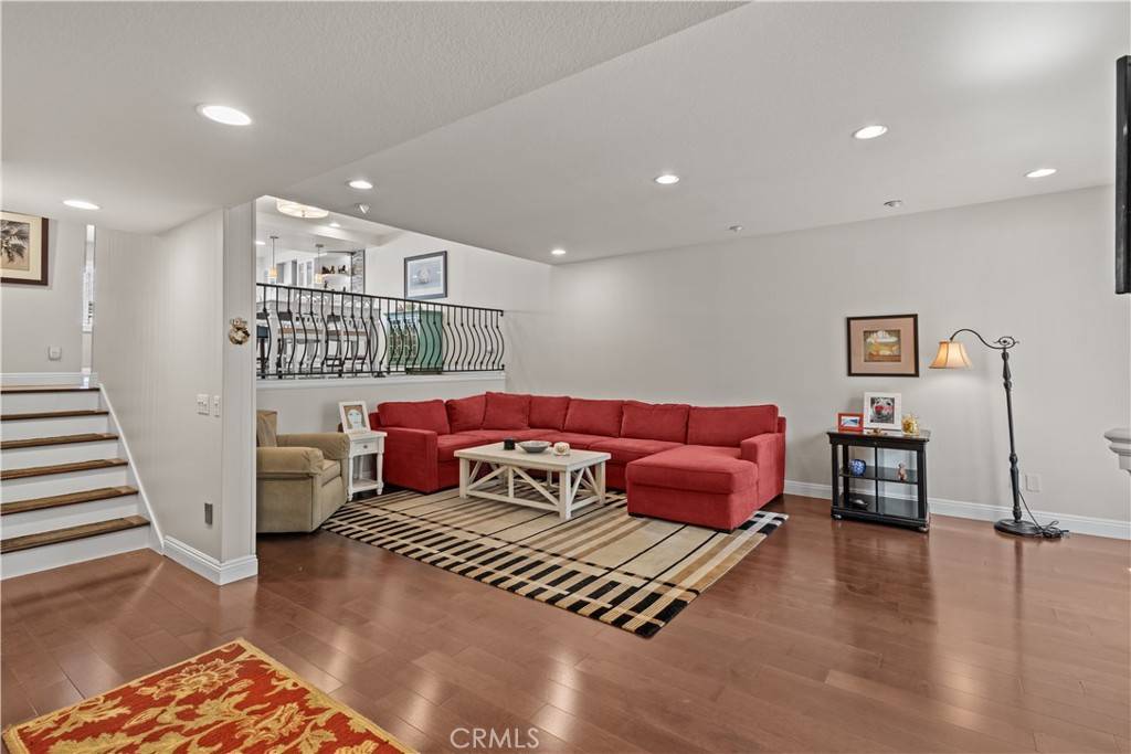 Woodland Hills, CA 91367,22255 1/4 Erwin ST