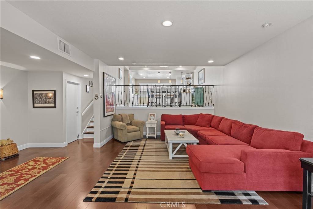 Woodland Hills, CA 91367,22255 1/4 Erwin ST