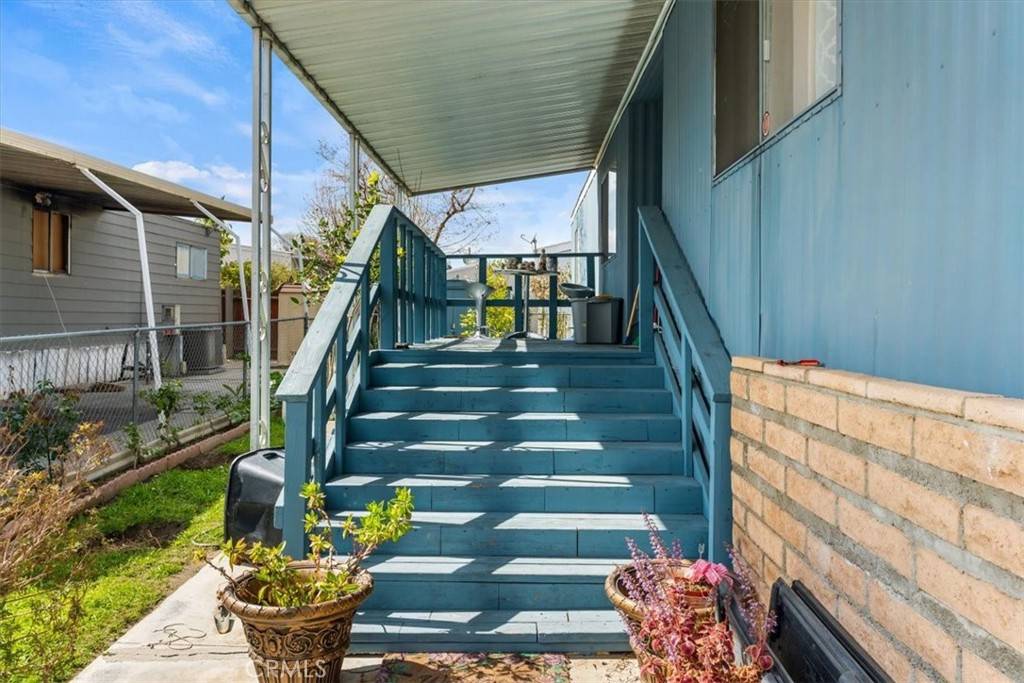 Bakersfield, CA 93308,216 Vivian LN