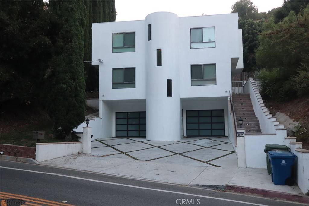 Sherman Oaks, CA 91423,3921 Beverly Glen BLVD