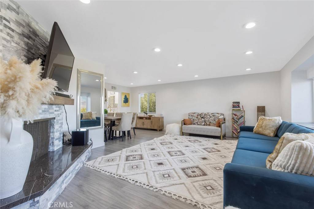 Woodland Hills, CA 91364,22444 Venido RD