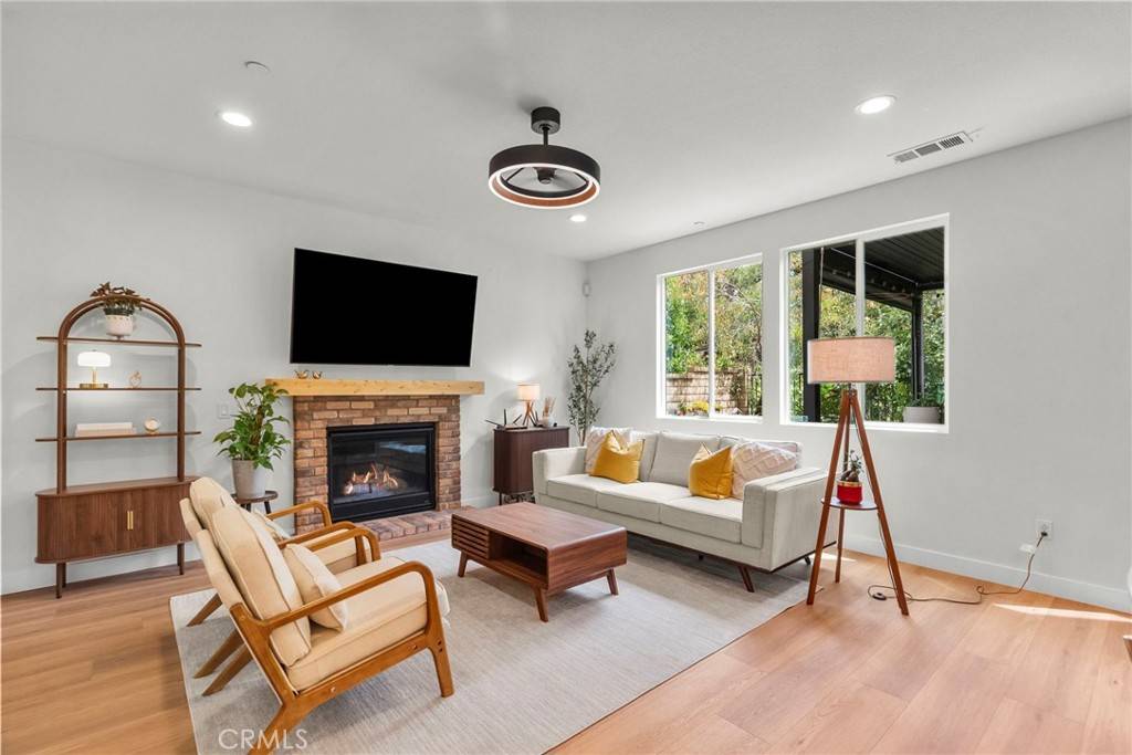 Valencia, CA 91354,28321 Esplanada DR