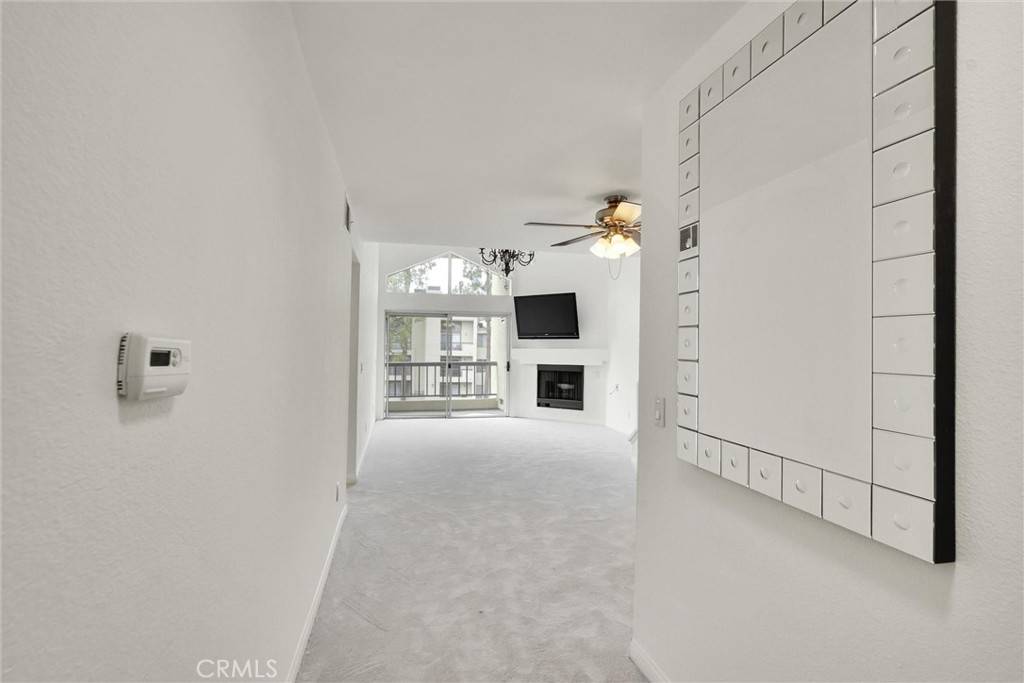 Woodland Hills, CA 91367,5550 Owensmouth AVE #304