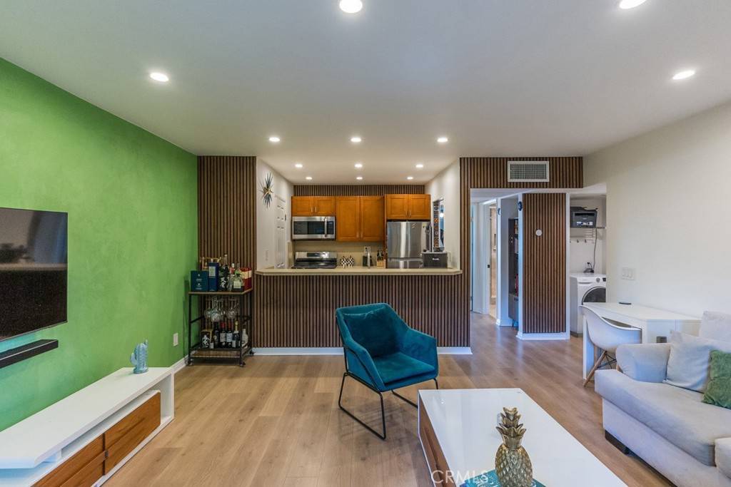 Tarzana, CA 91356,18350 Hatteras ST #169