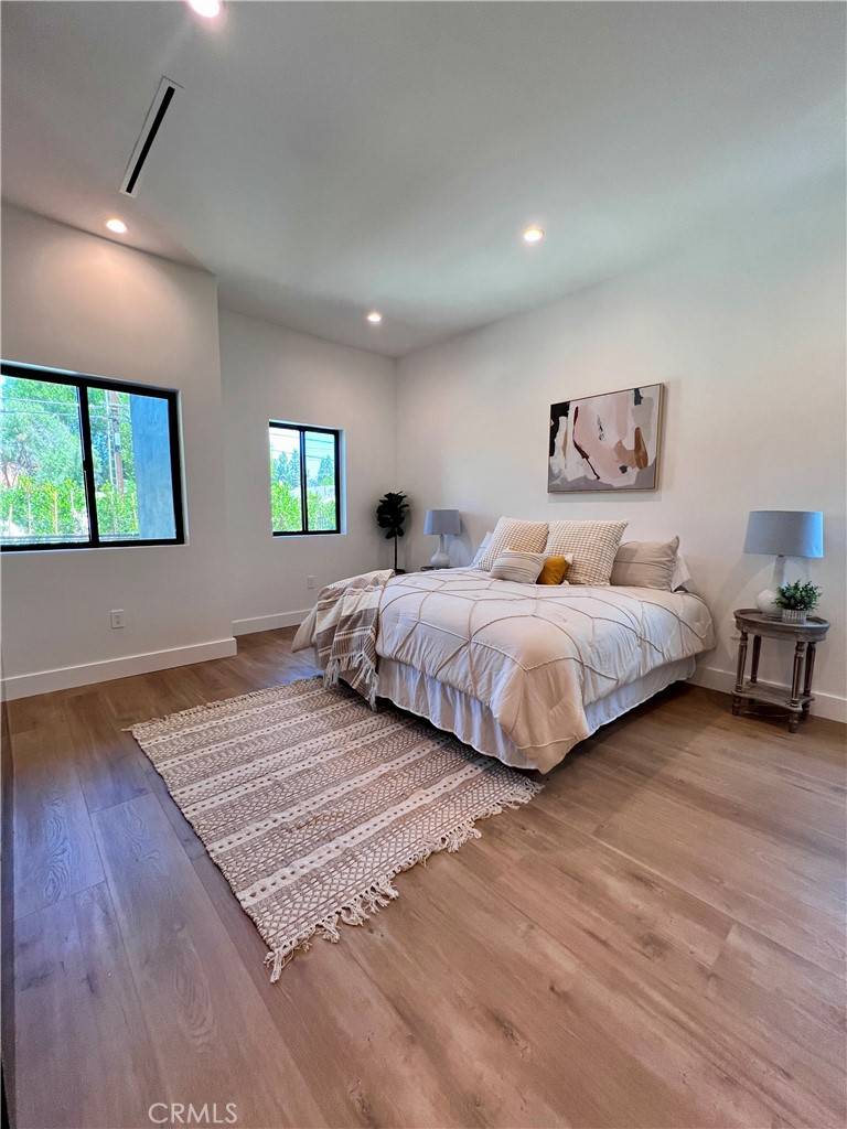Reseda, CA 91335,6829 Yolanda AVE