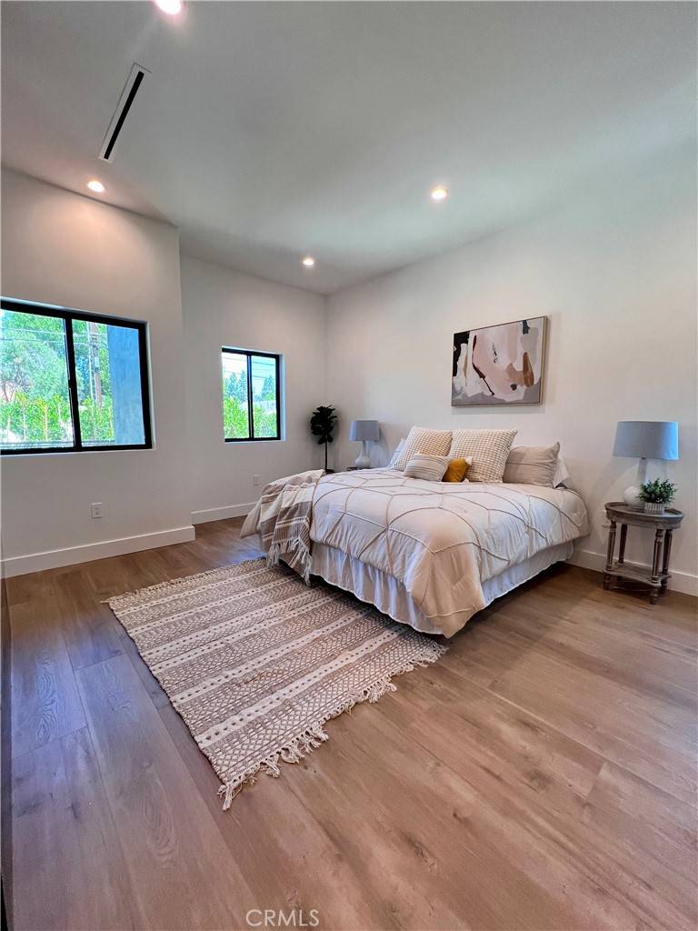 Reseda, CA 91335,6829 Yolanda AVE