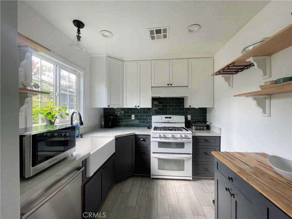 Reseda, CA 91335,6638 Bovey AVE
