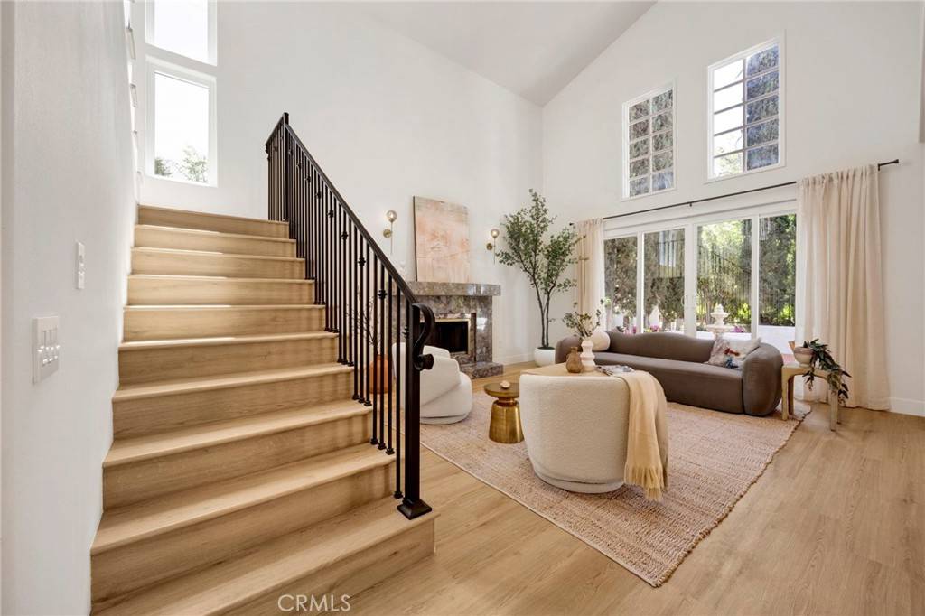 Calabasas, CA 91302,23043 Park Este
