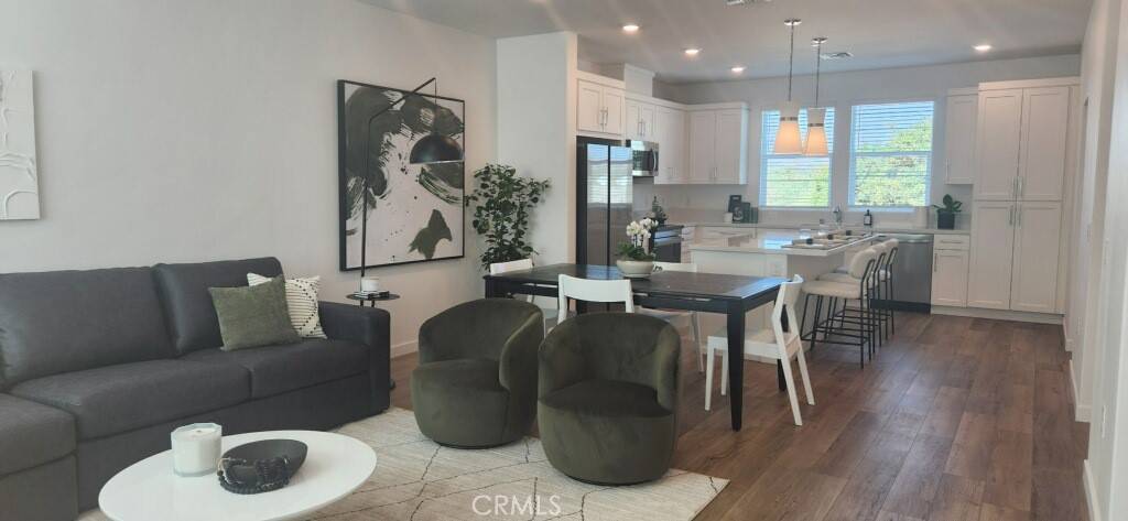 Pico Rivera, CA 90660,9337 Via Azul