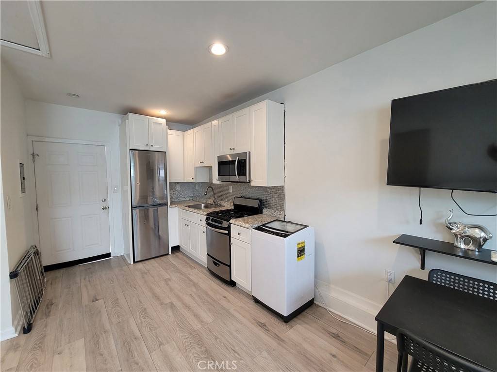 Lake Balboa, CA 91406,17559 LEMAY