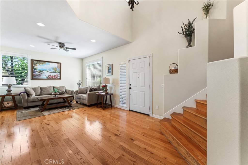 Saugus, CA 91350,25300 Heather Vale ST