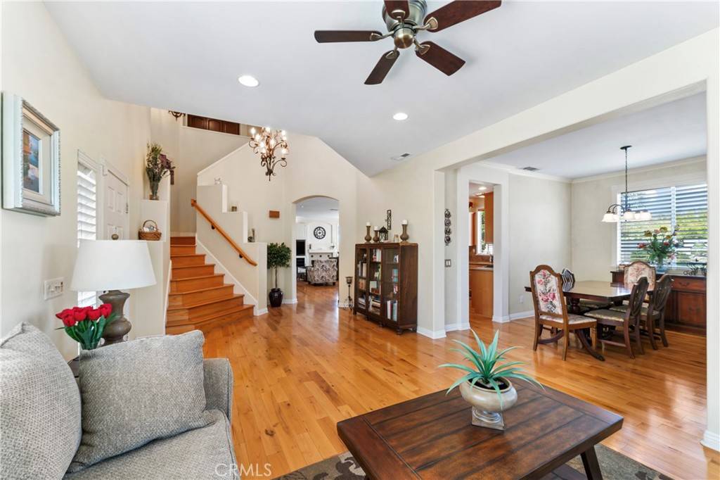 Saugus, CA 91350,25300 Heather Vale ST